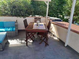 Terrasse mit Esstisch