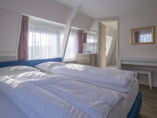 1. Schlafzimmer Doppelbett