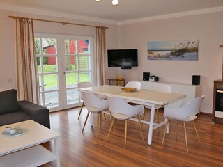 großer Esstisch mit 6 Stühlen und 1x Kinderhochstuhl