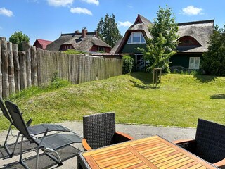 Blick in den Garten auf der straßenabgewandten Seite