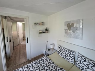 Schlafzimmer mit Doppelbett