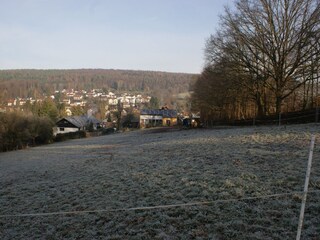 Sicht vom Wanderweg aufs Ferienhaus