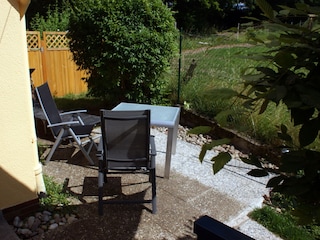 obere Terrasse Sonne ab 10.00Uhr mit Blick in den Wald