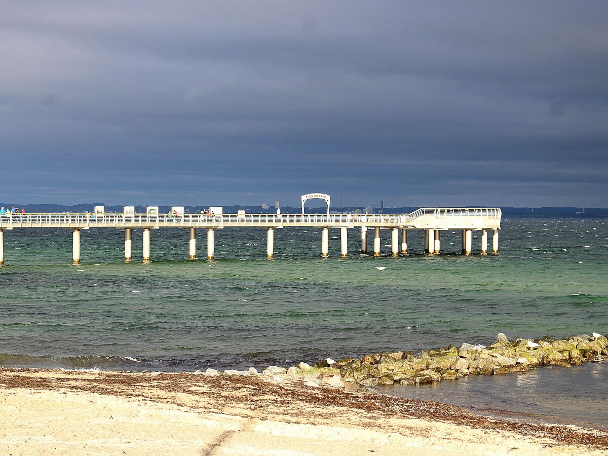 Niendorfer Seebrücke kurz vor einem Unwetter