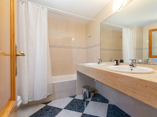 BAÑO 1 EN SUITE D1