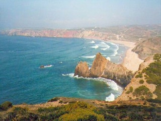 Praia do Amado (im Hintergrund das Ferienhaus!)