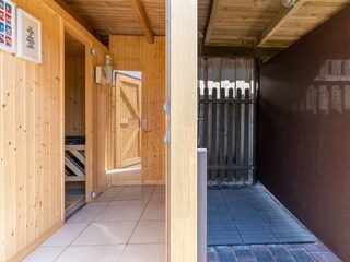 Sauna und Außendusche (auch mit Winterbetrieb)
