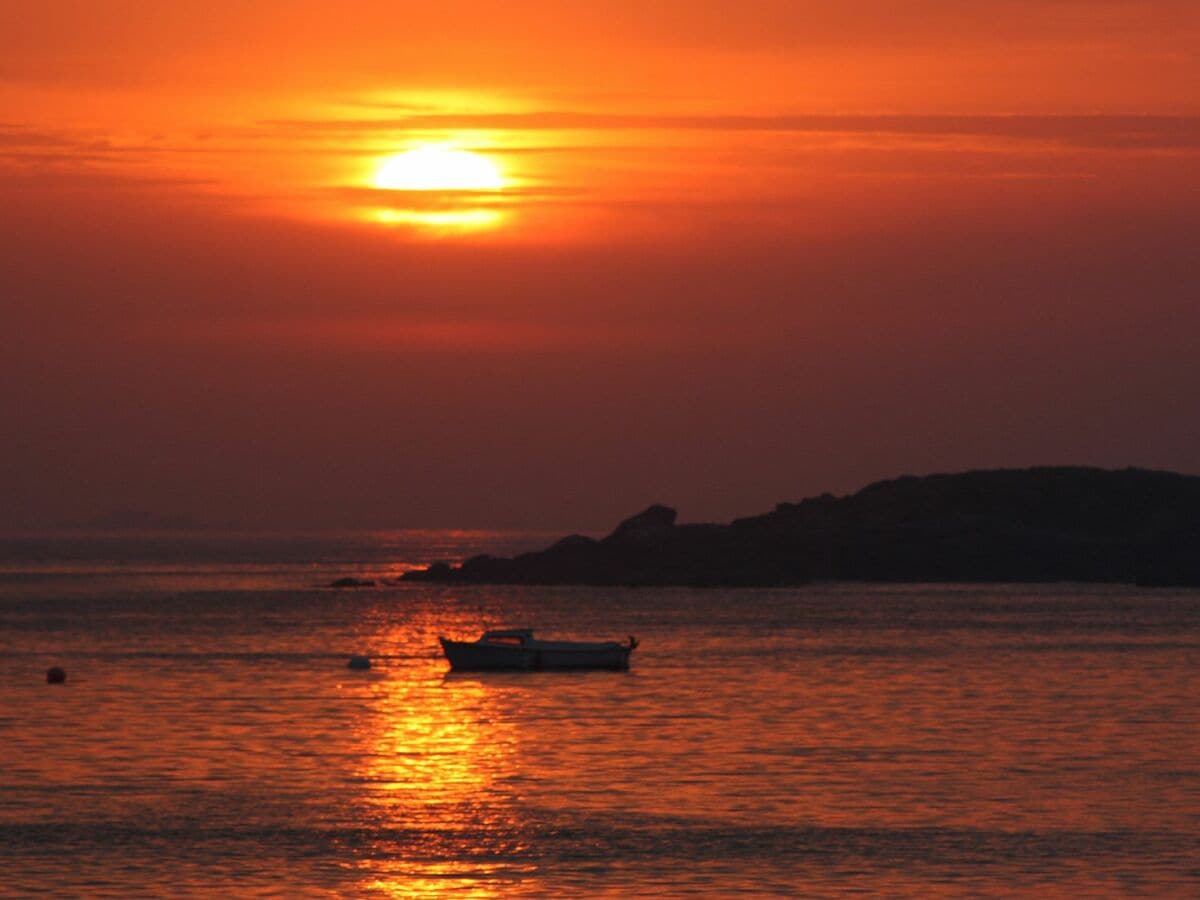 Herrliche Sonnenuntergänge direkt am plage Vougot