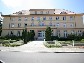 "Residenz unter den Linden  -  Haupteingang