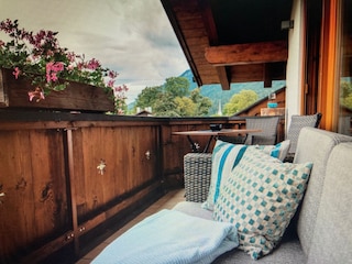 Balkon 1 mit Bachrauschen; Blick Alpspitze