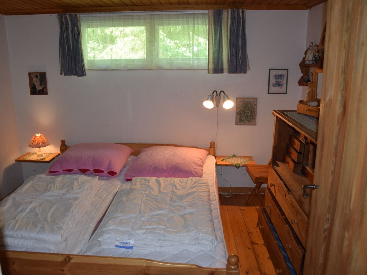 Gemütliches Schlafzimmer 1 mit Doppelbett im Erdgeschoß