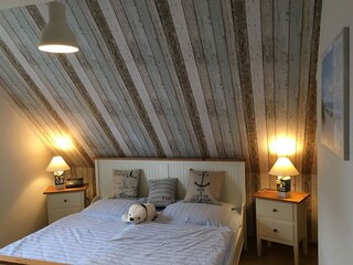 Schlafzimmer 1 mit Doppelbett