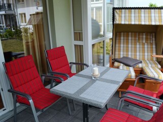 Terrasse mit hochwertigen Möbeln