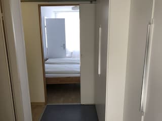 Blick vom Flur ins Schlafzimmer
