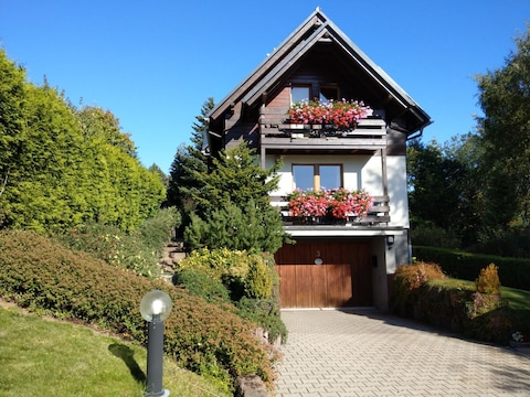 Ferienwohnung "West" im Ferienhaus "Keilbergblick"