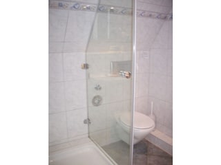 Dusche mit Glaswand