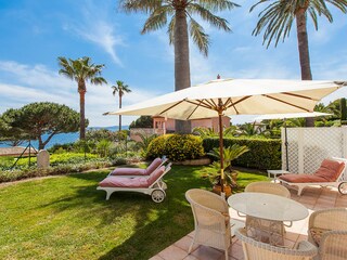 Der Garten mit Blick auf den Golf von St. Tropez