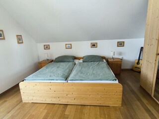 Schlafzimmer 1