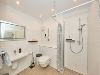 Bad mit bodengleicher Dusche