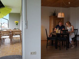 Wohnzimmer mit Terrasse