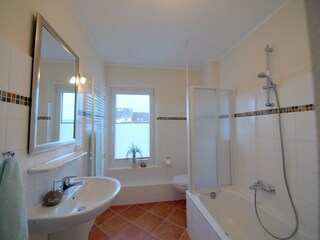 Duschbad mit Badewanne