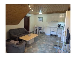 Wohnzimmer mit Küche