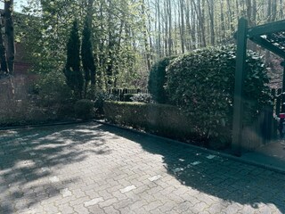 Parkplatz hinter dem Haus