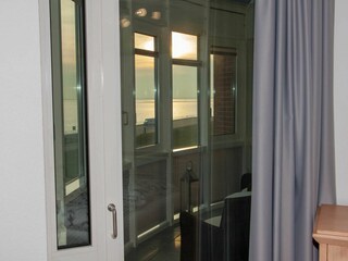 Schlafzimmer - Blick in den Wintergarten