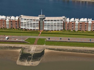 Helgolandhaus vom Meer aus der Luft betrachtet