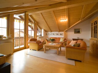 Wohnzimmer mit Südbalkon