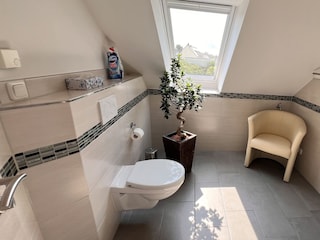 Lichtdurchflutetes Bad