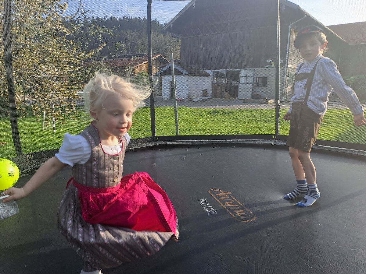 Trampolin im Garten