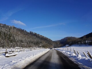 The small access road to Erkensruhr in the winter of 2017