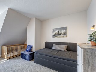 Schlafzimmer 1 m. Kinderbett