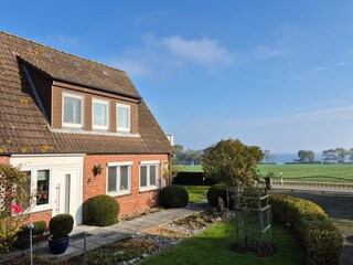 Garten mit Blick auf das Meer