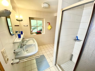 1. Bad/Dusche Erdgeschoß