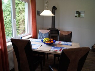 Esszimmer mit Kaminofen