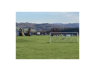 1800 Mt. laufen und da findet Sie Sport und Spiel