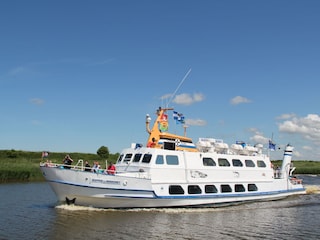 mit dem Schiff zur Insel