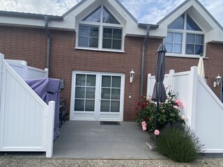 Terrasse mit Strandkorb