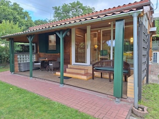 Gartenansicht /Eingang/Terrasse