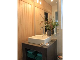 Badezimmer mit Sauna im EG