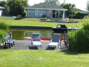 Ferienhaus mit kleinem Ruderboot - Makkum - image1