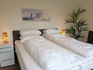 2.Schlafzimmer mit Doppelboxspringbett