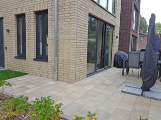 möblierte Terrasse mit Grill - Ostseite