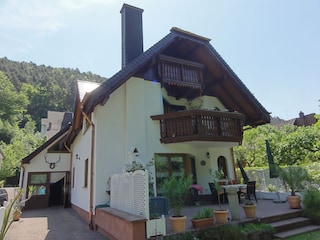 Rückseite mit Terrasse an der Ferienwohung