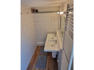 zusätzlicher Waschbereich hinter dem Schlafzimmer