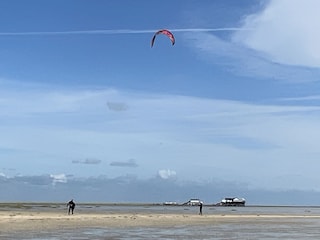 Kitesurfer am Böhler Strand