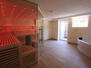 Saunaraum mit separatem Sauna-Außenbereich (optional)