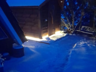 Sauna Haus im Winter am Abend